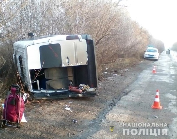 На Житомирщине автобус с пассажирами слетел в кювет