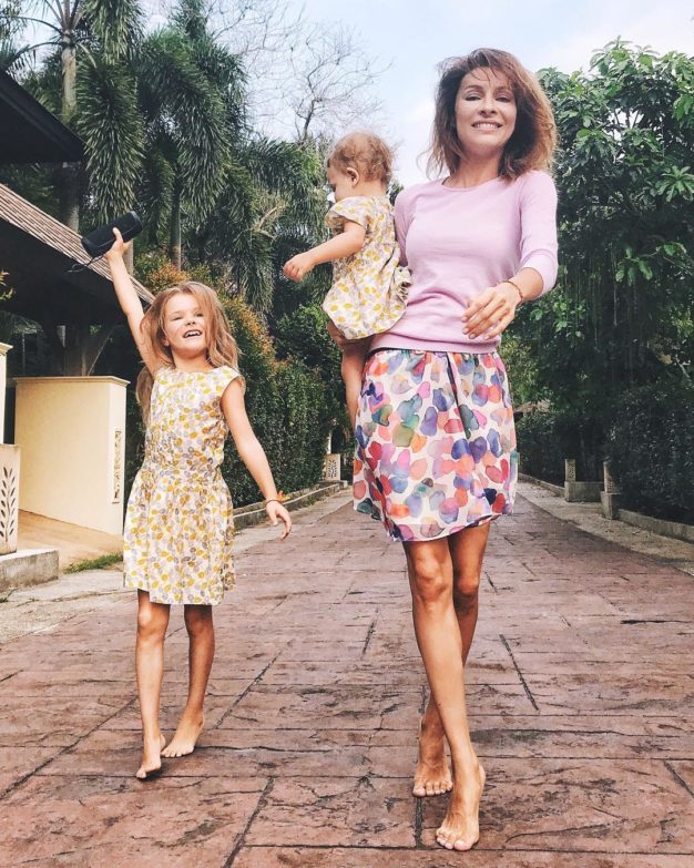 Елена Подкаминская с дочерьми