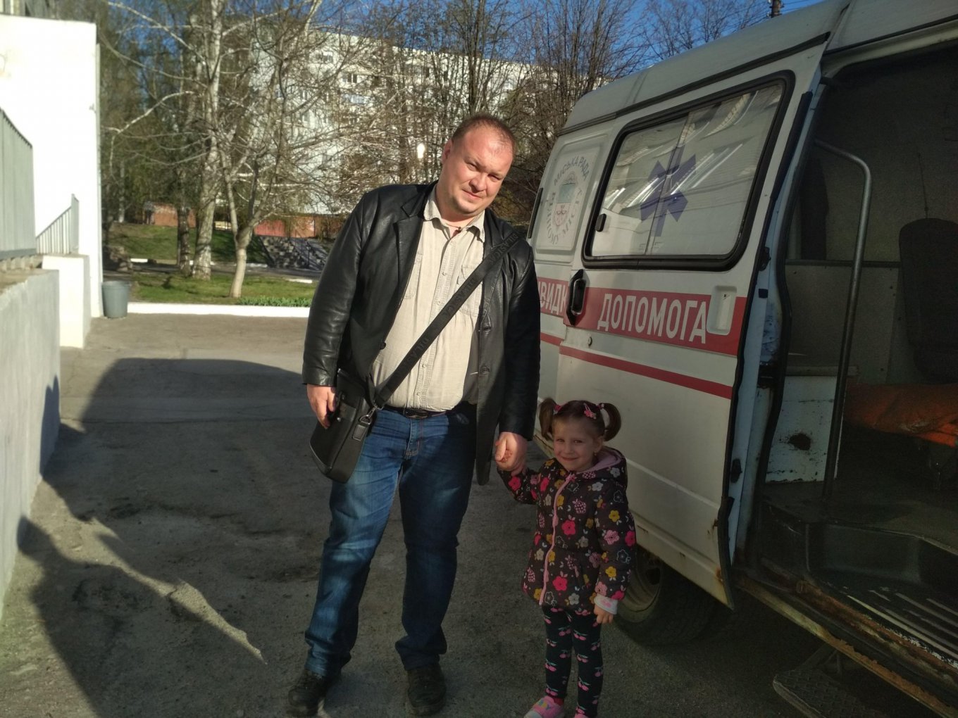 Соцработник с 3-летней девочкой