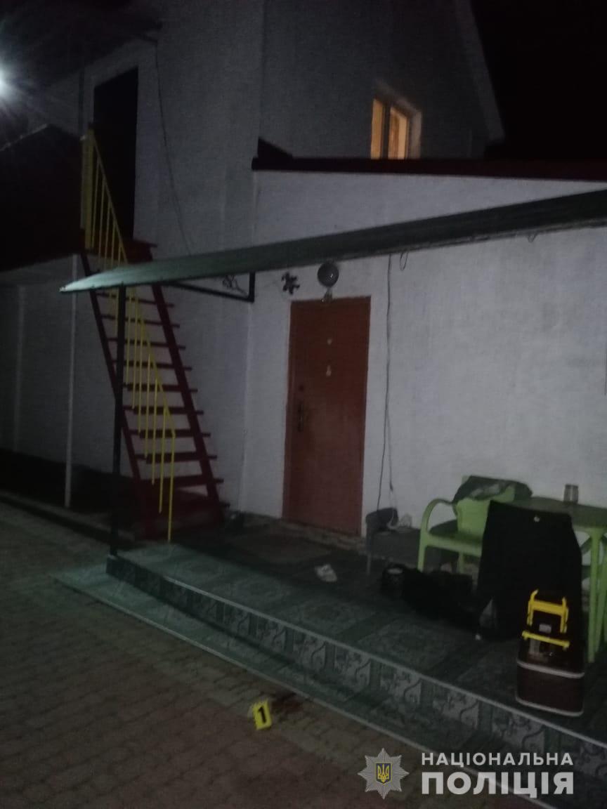 Под Киевом неизвестные в балаклавах избили и ограбили пенсионеров