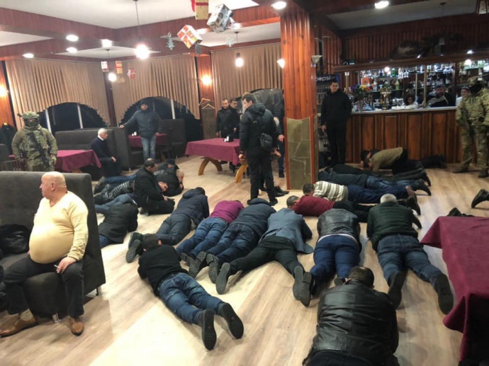 Полиция задержала смотрящего во время празднования дня рождения