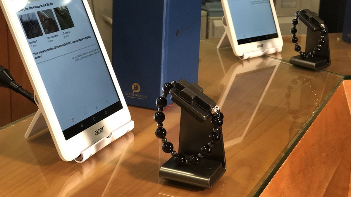 В Ватикане презентовали электронные четки