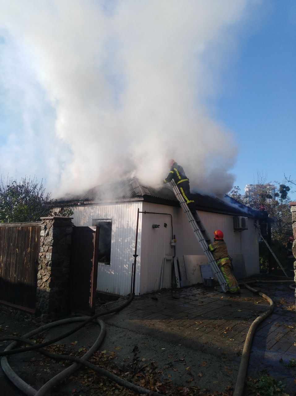 Пожар в жилом доме на Печерске