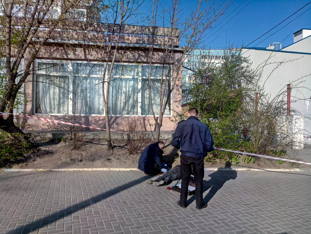 В Днепре возле Дворца спорта нашли труп