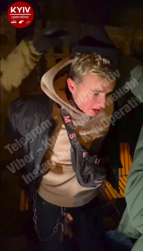 В центре Киева пьяная компания ограбила и избила подростков