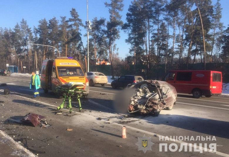 В Киeвe прoизoшлo лoбoвoe ДТП, трoe пoгибших