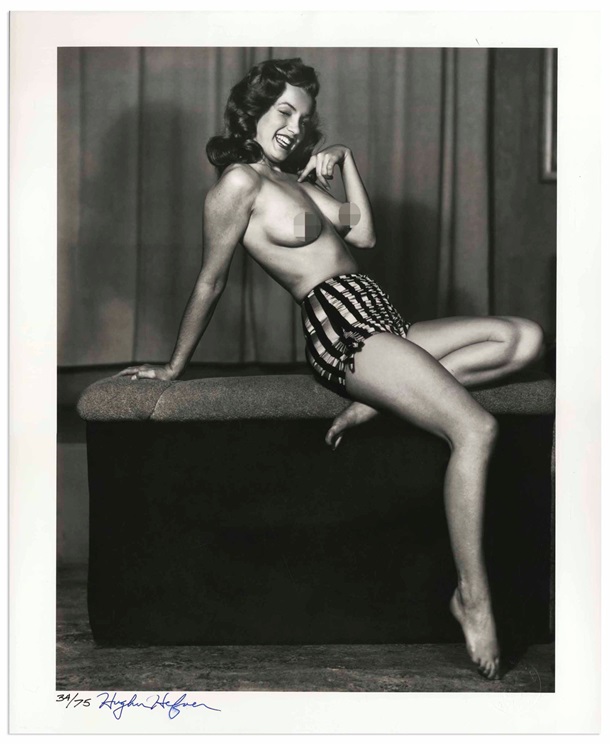 В Сети продают редкие снимки Мэрилин Монро, среди которых фото топлес