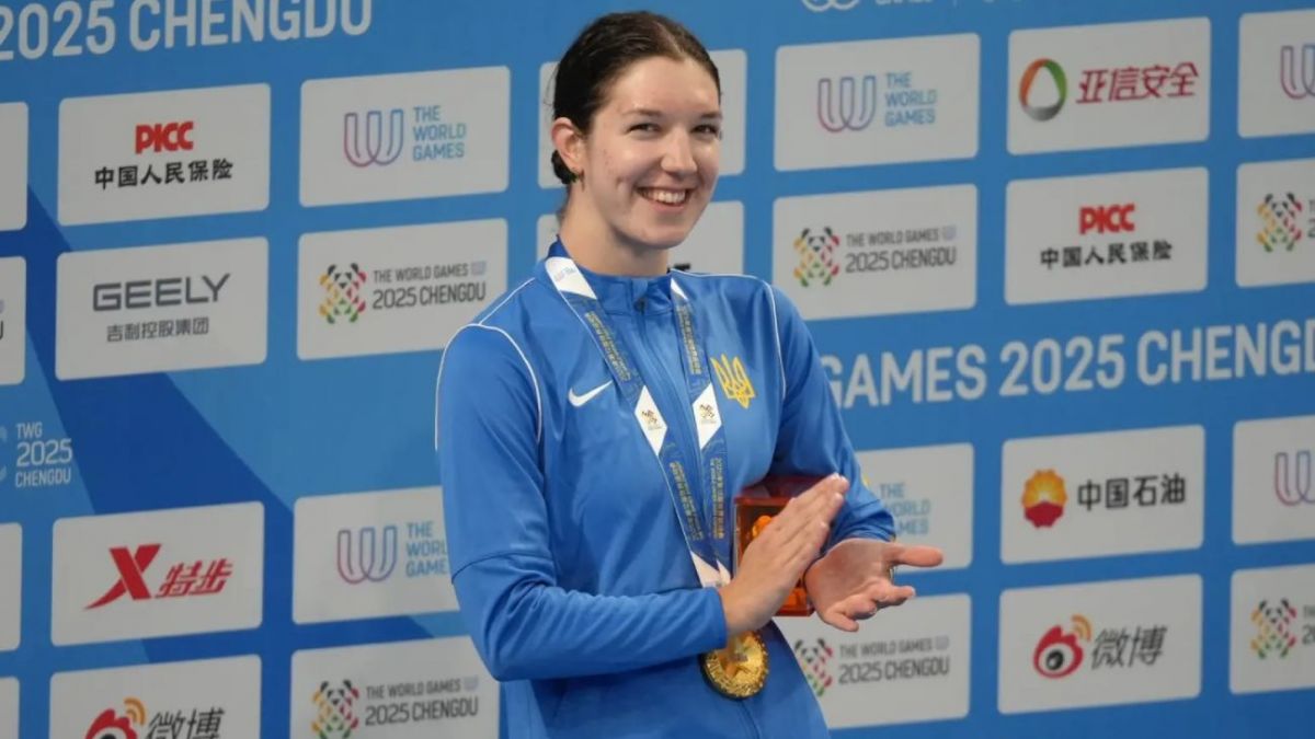 Софія Гречко після встановлення світового рекорду у фiнському плаванні