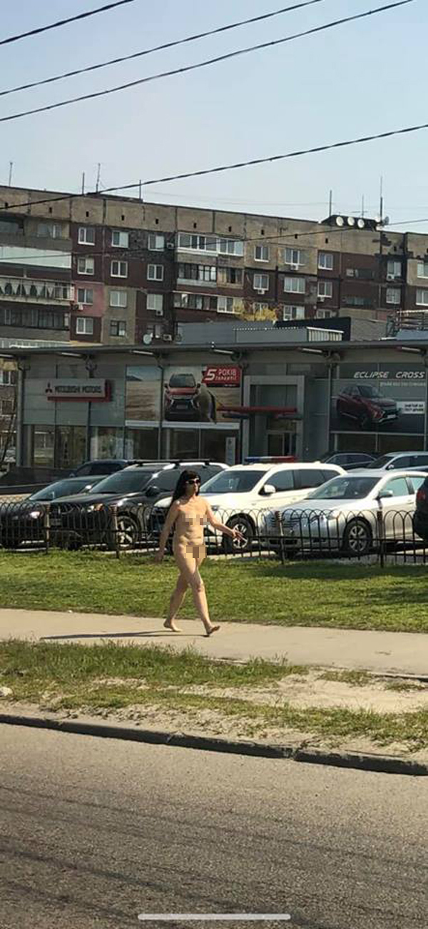 В Днепре голая женщина прогулялась по улице