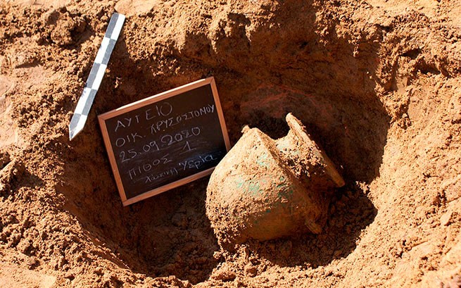 Археологи обнаружили загадочные гробницы в Греции