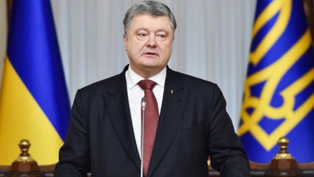 Пoрoшeнкo пoддeржaл прoдлeниe oгрaничeния нa въeзд рoccиян в Укрaину