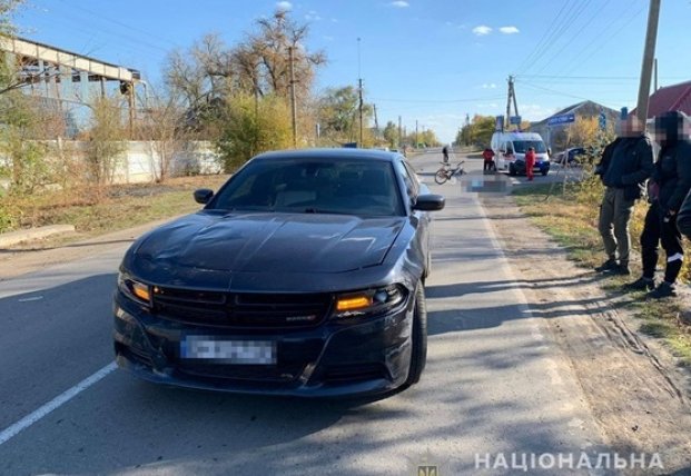 Автомобиль сбил ребенка Автомобиль сбил ребенка