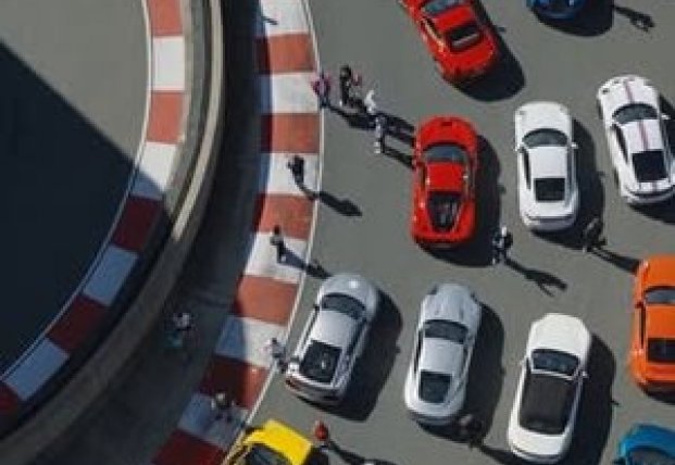 Фундация в ЮАР установила мировой рекорд по количеству суперкаров на благотворительном заезде