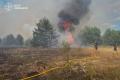 На Київщині другий день гасять масштабну пожежу на стихійному звалищі