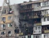 РФ воює навіть з мертвими: добірка відео по районах Києва, де зруйновані висотки і кладовище