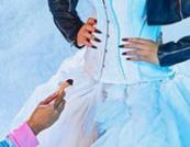 Певице Ники Минаж преподнесли обручальное кольцо на "отрезанном пальце" (видео)