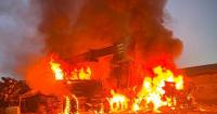 У Миколаєві прогримів вибух, почалася пожежа (відео)