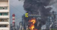 Дрони атакували Москву, горить найбільший НПЗ міста за 15 км від Кремля: відео моменту удару 