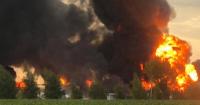 На Дніпропетровщині рятувальники другу добу продовжують гасити пожежу на нафтобазі 