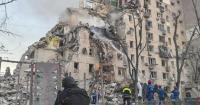 Росіяни знесли цілих 6 поверхів житлового будинку на Дарниці в Києві, багато загиблих (фото, відео)