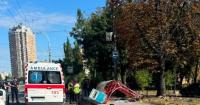 Влетів у маршрутку і вилетів на зупинку з людьми: у Києві сталась страшна смертельна ДТП, є відео моменту