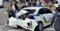 У Києві мікроавтобус на швидкості протаранив поліцію та BMW (відео)