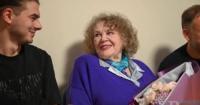 Ліна Костенко зустрілася з митцями: «Я живу, поки я пишу»