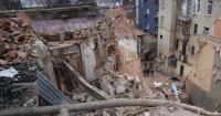 З’явилось відео зі зруйнованого російською ракетою будинку в центрі Харкова