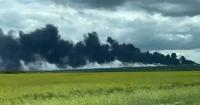 Небо затянуло густым черным дымом: русские попали в нефтеперерабатывающий завод в Лисичанске (видео)