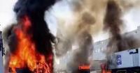 Масована атака на Одесу: зруйновані поверхи у будинках, на складі АТБ згорають вщент вантажівки (відео)
