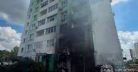 Росія просто зараз бомбить Харків, пекельна хмара накрила місто, влучили у багатоповерхівку (відео)