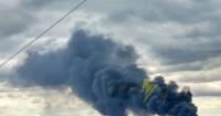 Росіяни випустили по Миколаєву 7 ракет: пошкоджено порт і житлові будинки, геть усе місто в диму (відео)