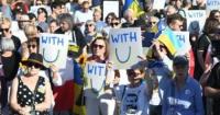 Польща виступила проти ксенофобії: тисячі людей в 22 містах виявили солідарність з українцями