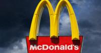 Дрони вдарили по складам McDonald's у Броварському районі, пожежа стає сильнішою (відео)