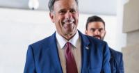 Після від’їзду глави ЦРУ з посольства США у Москві прибрали всі американські прапори (відео)