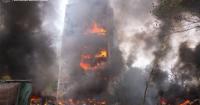 Палають цілі поверхи, у вогні весь житловий квартал у Запоріжжі (відео)