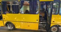 Окупанти з самого ранку вдарили дроном по маршрутці з людьми у Херсоні, є загиблі (фото)