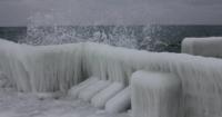 Чорне море покрилося кригою, а під Одесою замерз ​водоспад: вражаючі фото та відео