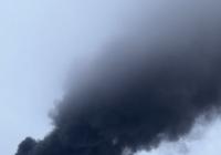 Росіяни вдарили по нафтопроводу неполадік Польщі? У Бродах сильний дим, відмінили школи (відео)