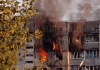 У столиці приліт в багатоповерхівку, горять поверхи з 4 по 9: відео моменту удару