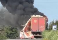 Уся дорога усипана ковбасою: росіяни знищили ще одну вантажівку "Салтівського м'ясокомбінату" (відео)
