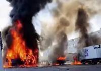 Масована атака на Одесу: зруйновані поверхи у будинках, на складі АТБ згорають вщент вантажівки (відео)