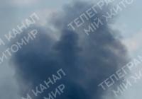 У Житомирі влучання "Бандеролями" у будівлю Нацполіції, багато поранених (фото)