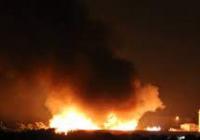 У Донецьку просто зараз дуже сильна пожежа: версії, що вибухає (відео)