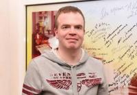 У Києві знайшли мертвим сина космонавта Каденюка з ножем: на тілі – численні порізи і кров