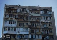 З’явились відео прямих влучань балістикою у Києві, під завалами висотки були заблоковані мертві (відео)