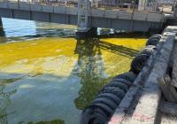 Обстріл Чорноморська: в акваторії порту стався масштабний розлив олії