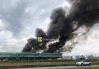 У Башкортостані склад Wildberries та "Газпром нєфтєхім" зловили дрони, сильно горить (відео)