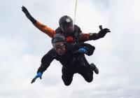 Американець у 106 років повторно став найстарішим парашутистом у світі (відео)