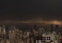 У Тегерані сонячні промені майже не пробиваються через дим, пішов "чорний дощ" (відео)